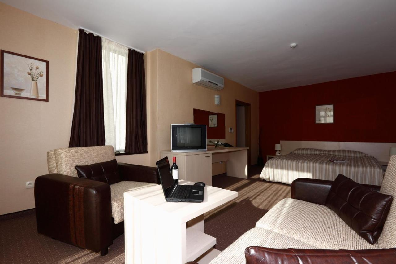 Evridika Hotel Devin Exterior photo